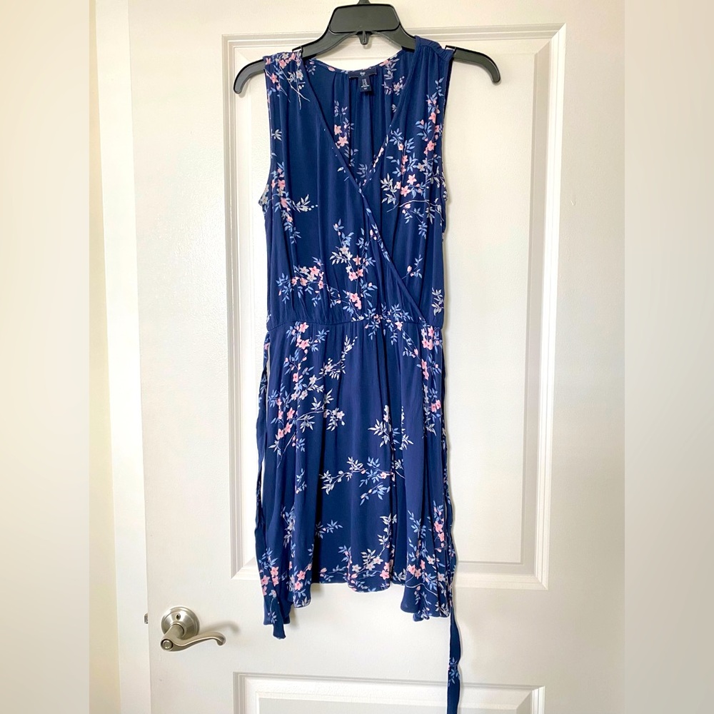 Women’s Gap Sleeveless V Neck Blue Floral Tie Waist Dress - size XS